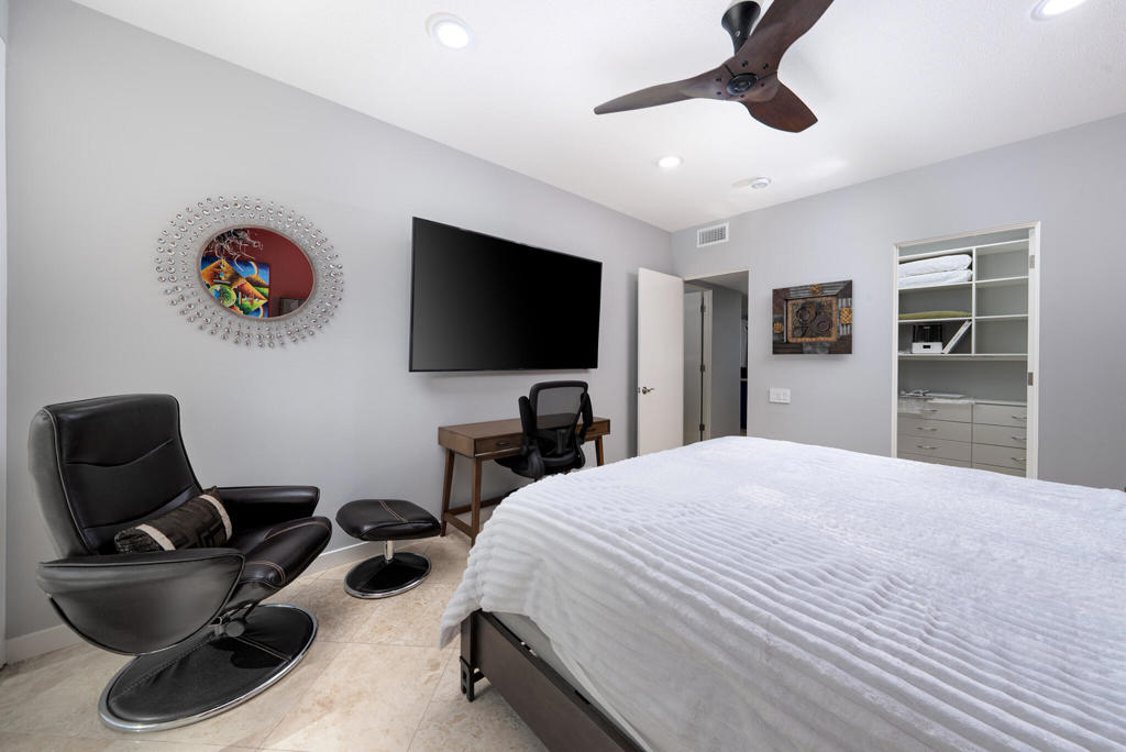 449 Desert Lakes Drive