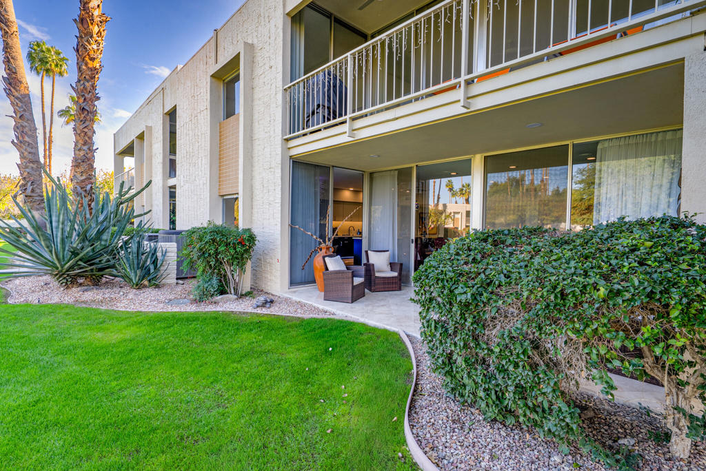 449 Desert Lakes Drive