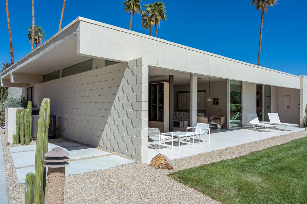 205 Desert Lakes Drive