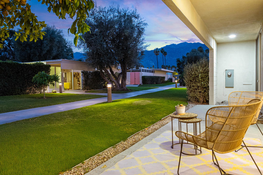 338 Desert Lakes Drive