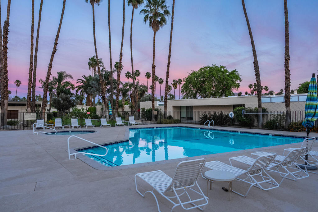 338 Desert Lakes Drive
