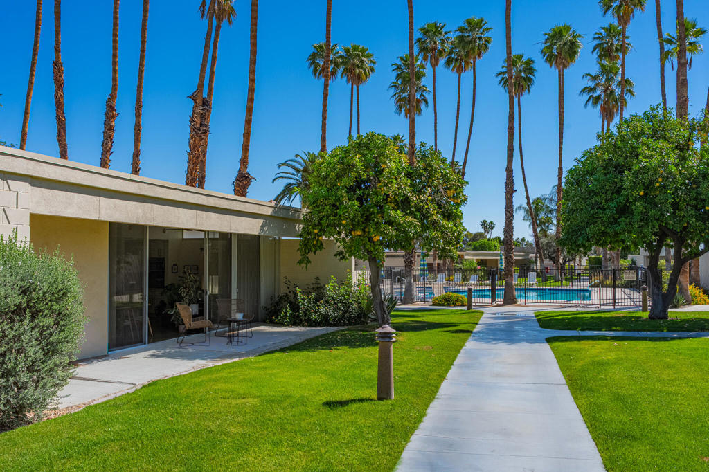 338 Desert Lakes Drive
