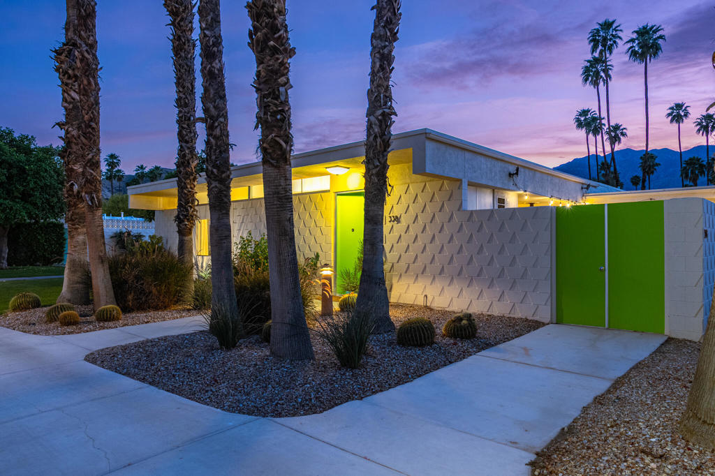 338 Desert Lakes Drive