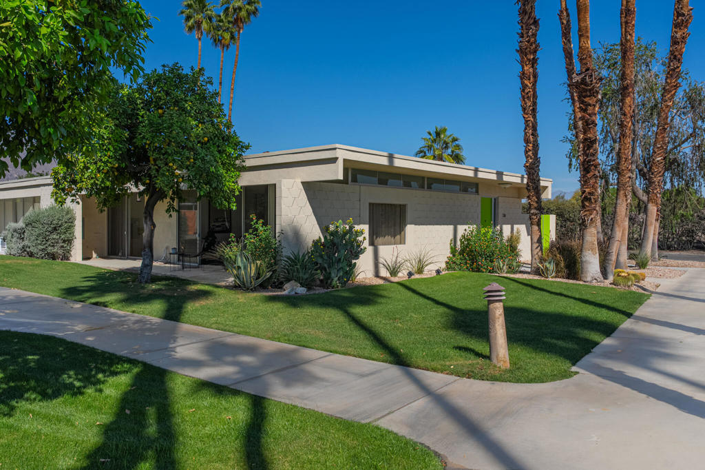 338 Desert Lakes Drive