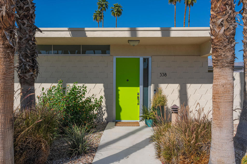 338 Desert Lakes Drive