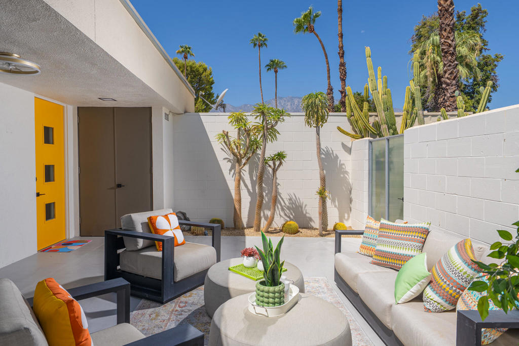 172 Desert Lakes Drive