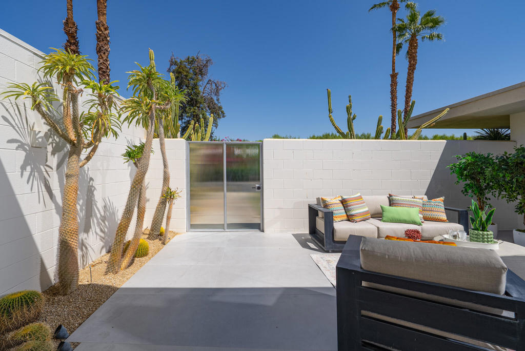 172 Desert Lakes Drive