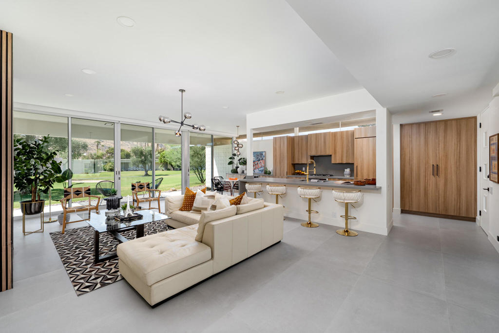 172 Desert Lakes Drive