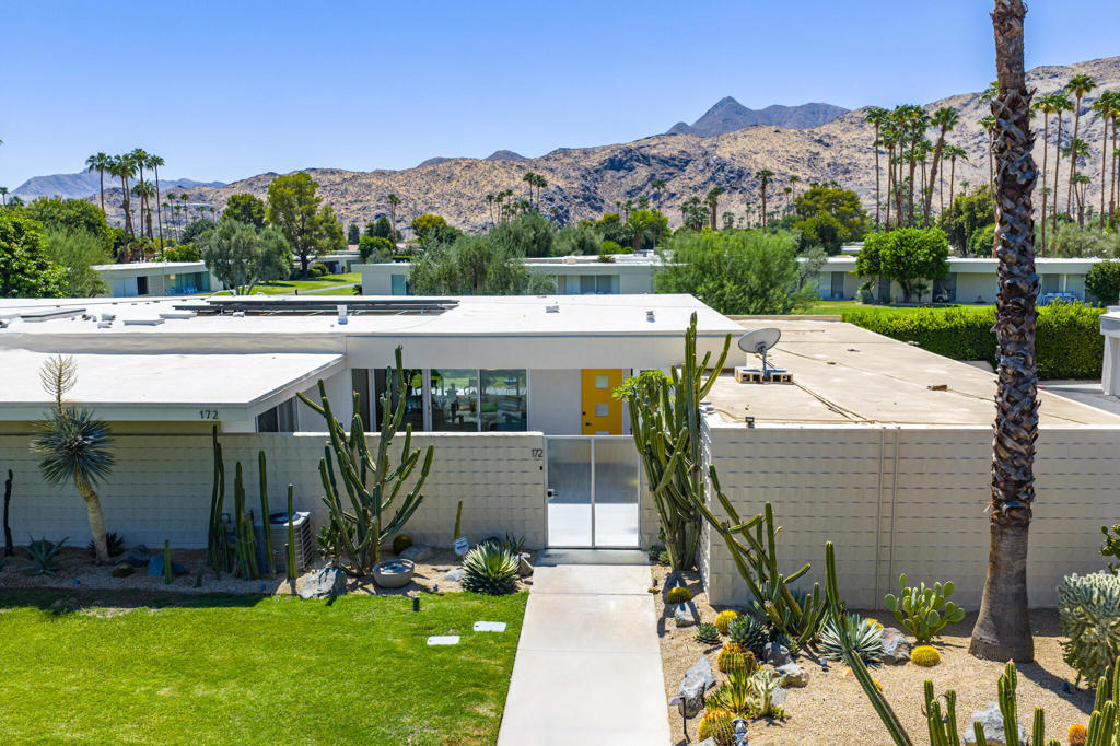 172 Desert Lakes Drive