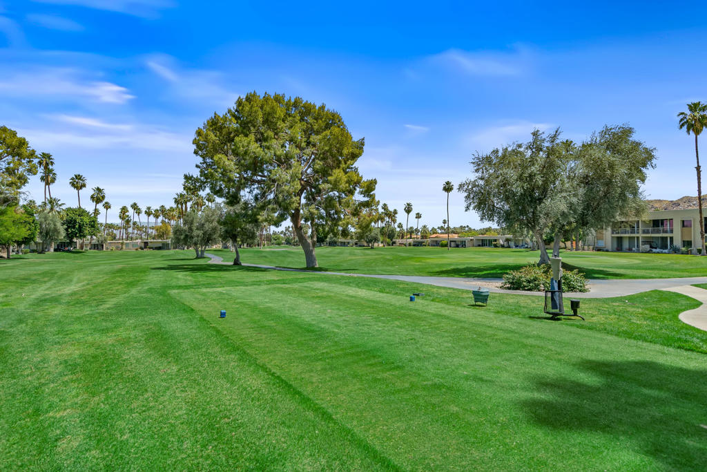 517 Desert Lakes Drive