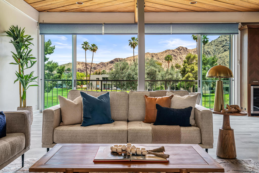 517 Desert Lakes Drive