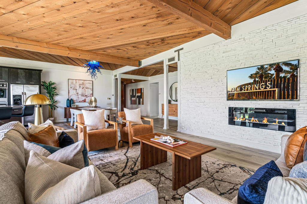 517 Desert Lakes Drive