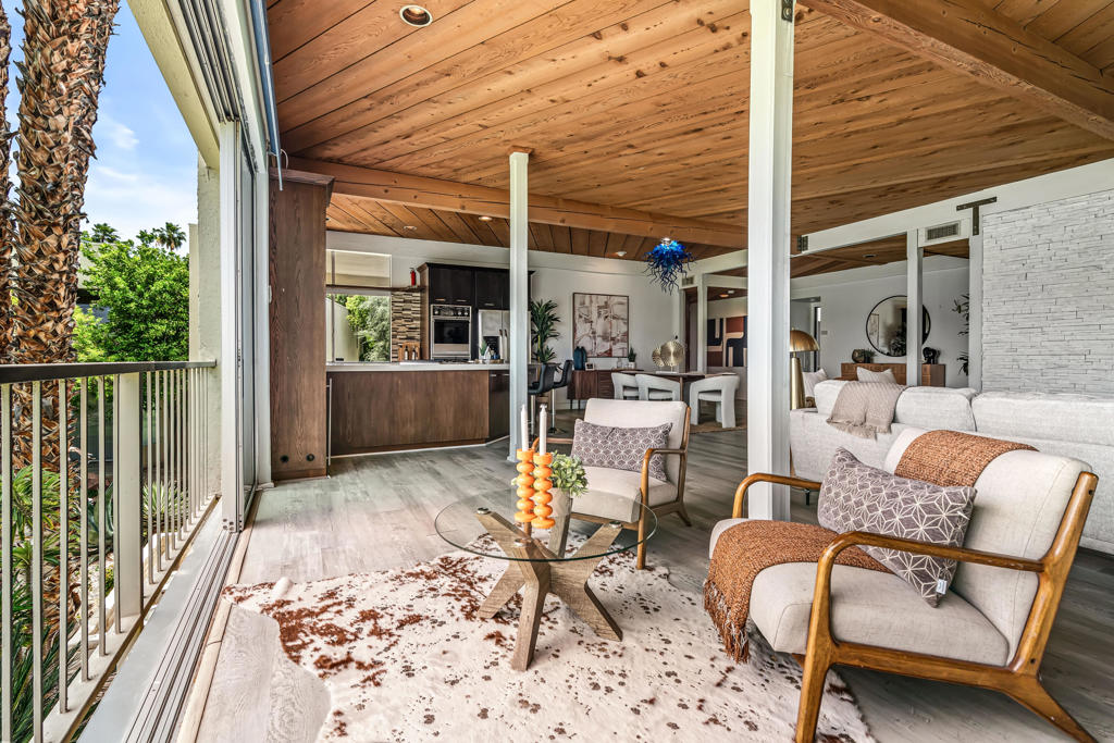 517 Desert Lakes Drive