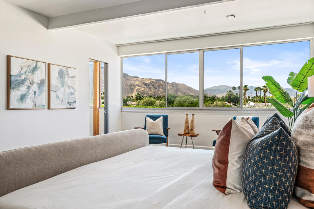 517 Desert Lakes Drive