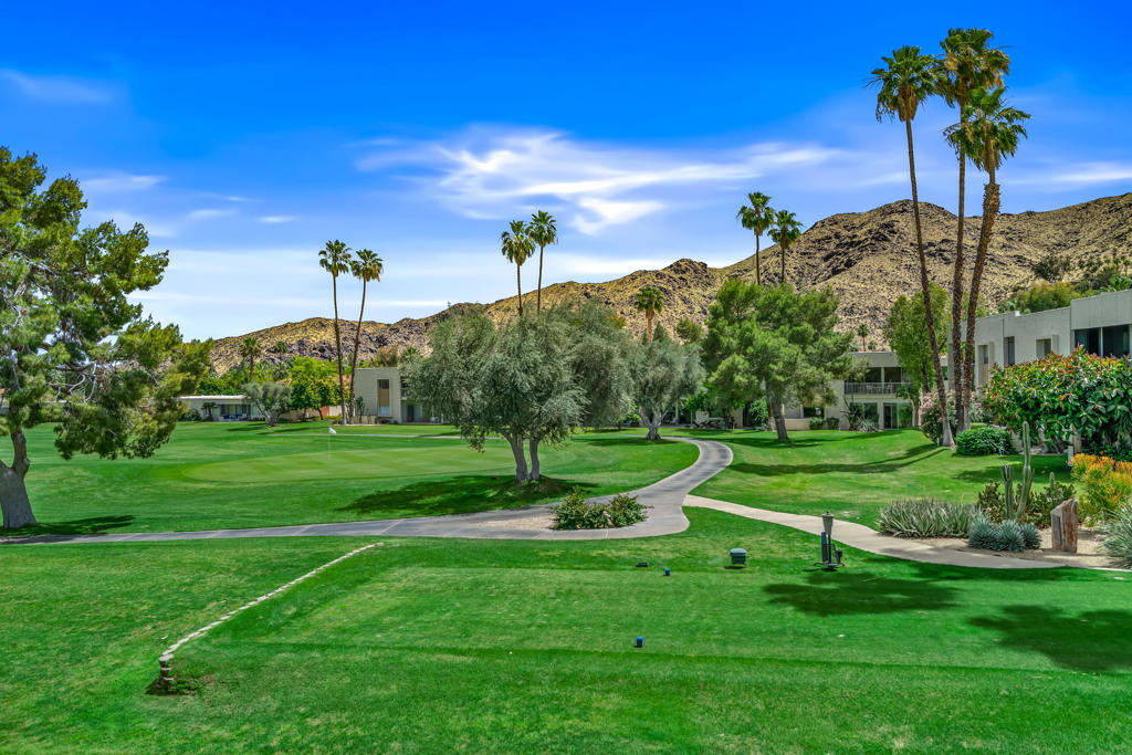 517 Desert Lakes Drive