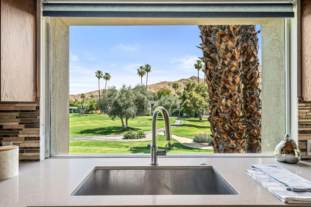 517 Desert Lakes Drive