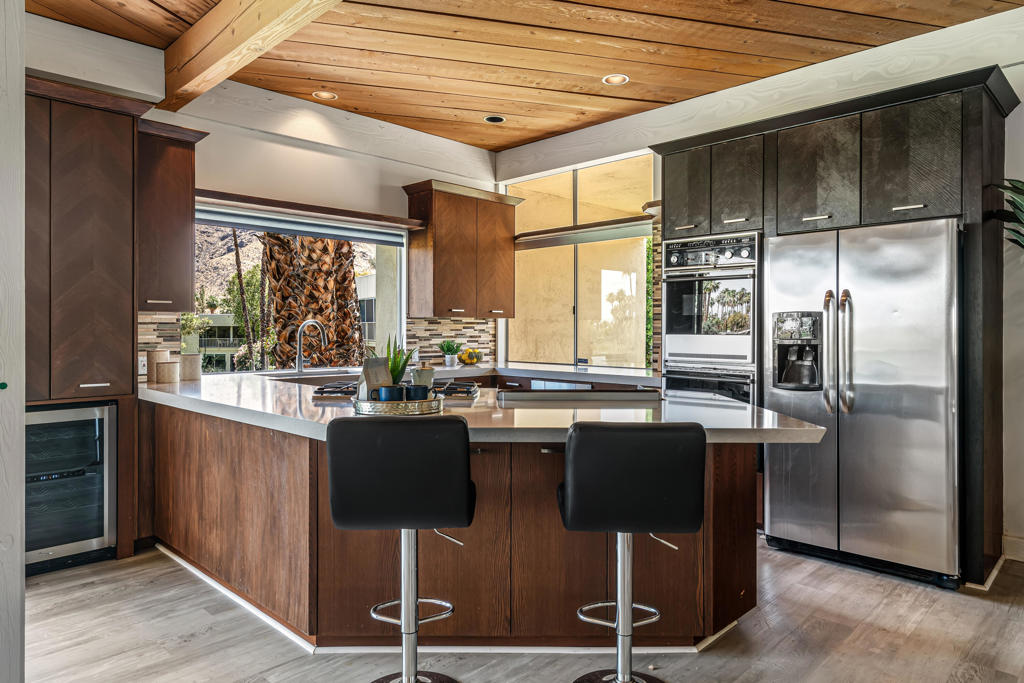 517 Desert Lakes Drive