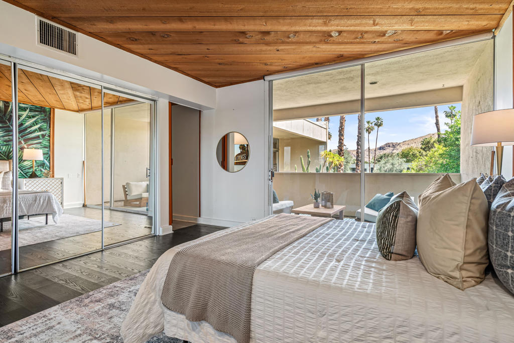 517 Desert Lakes Drive