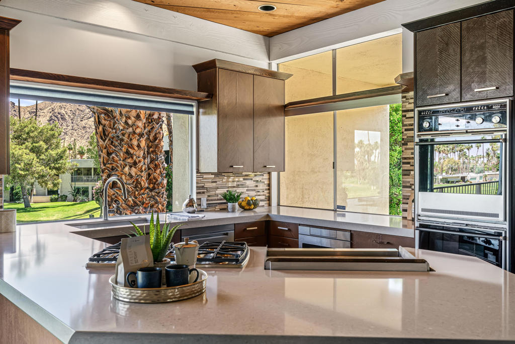 517 Desert Lakes Drive