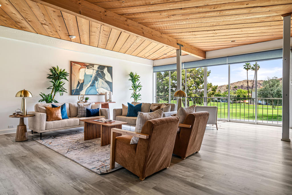 517 Desert Lakes Drive