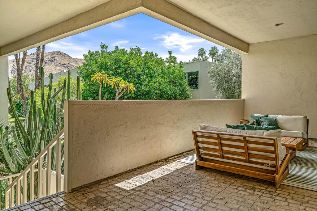 517 Desert Lakes Drive