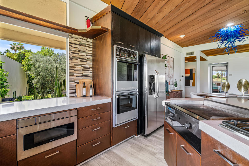 517 Desert Lakes Drive