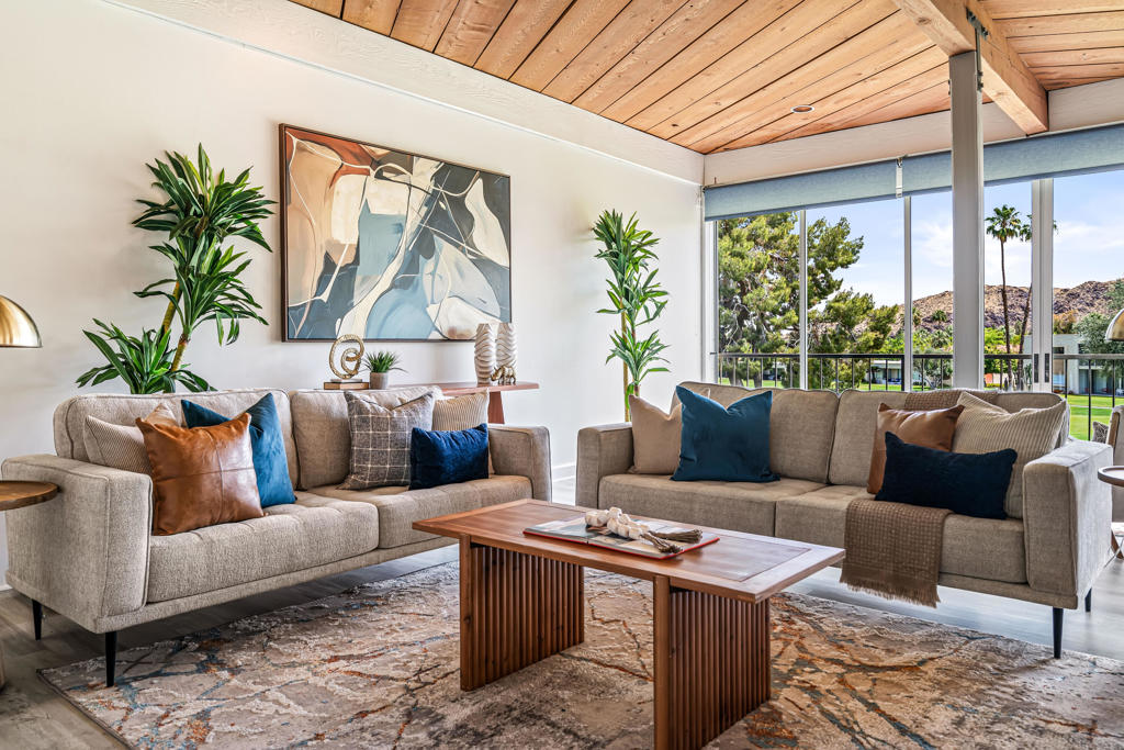 517 Desert Lakes Drive