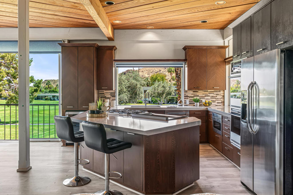 517 Desert Lakes Drive