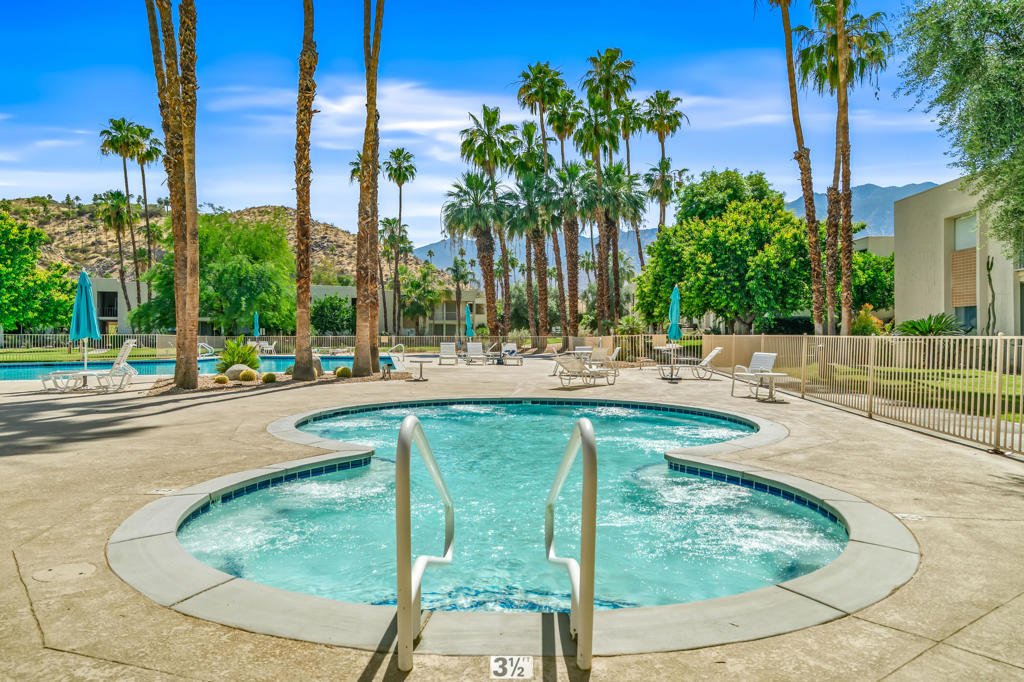 517 Desert Lakes Drive