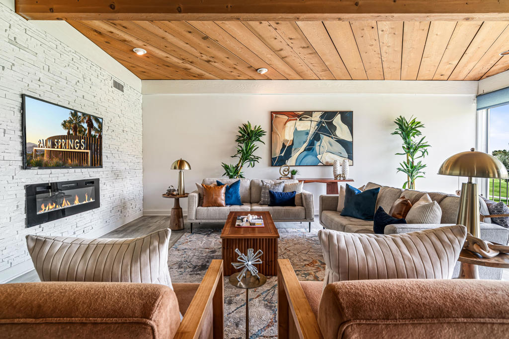 517 Desert Lakes Drive
