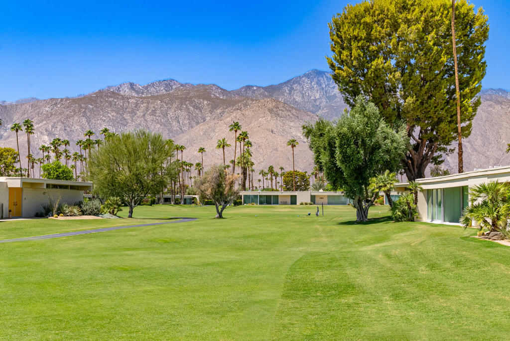 172 Desert Lakes Drive