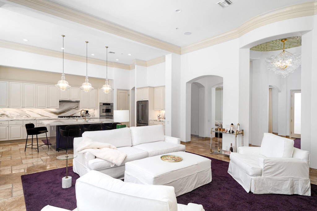 595 E Bogert Trail