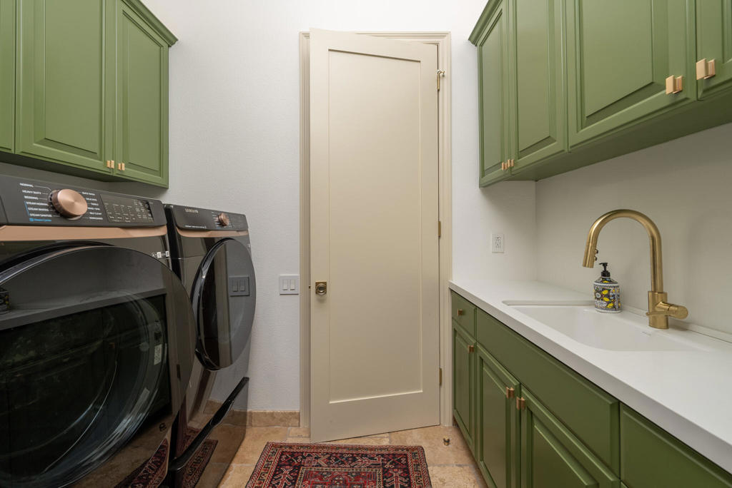 595 E Bogert Trail