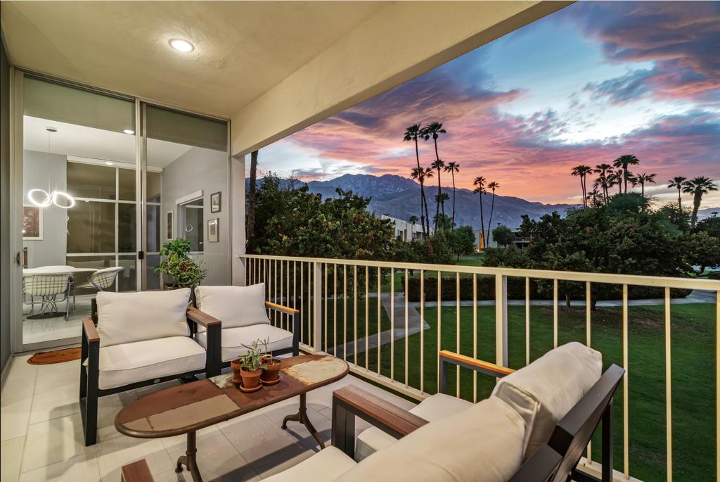 439 Desert Lakes Drive Drive