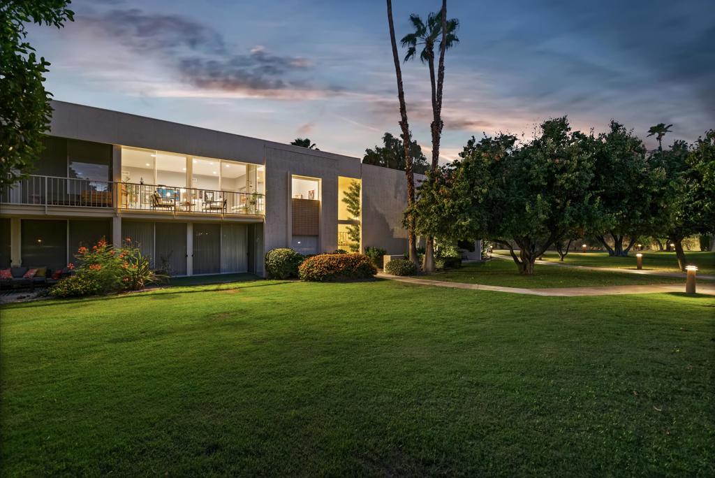 439 Desert Lakes Drive Drive