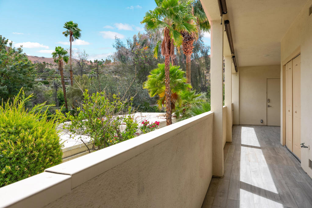 439 Desert Lakes Drive Drive