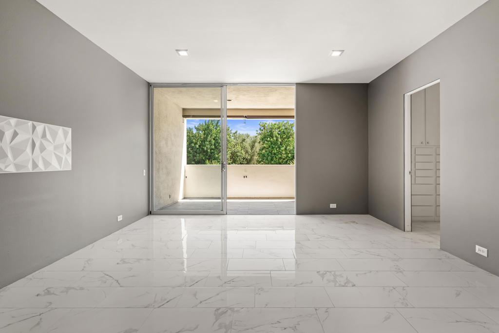439 Desert Lakes Drive Drive