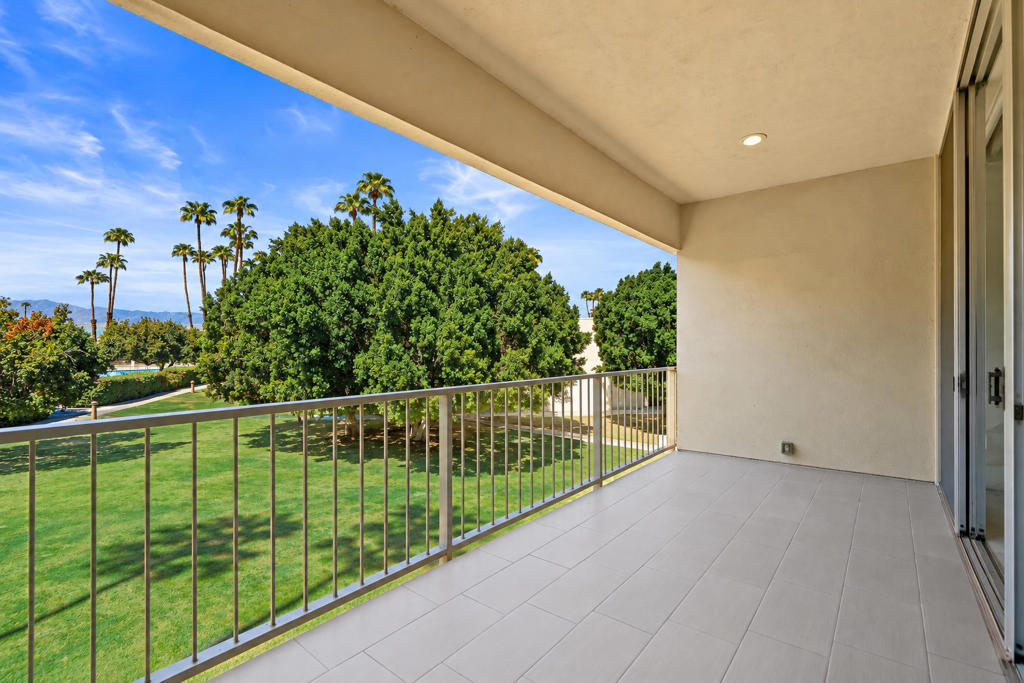 439 Desert Lakes Drive Drive
