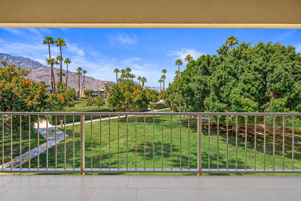 439 Desert Lakes Drive Drive