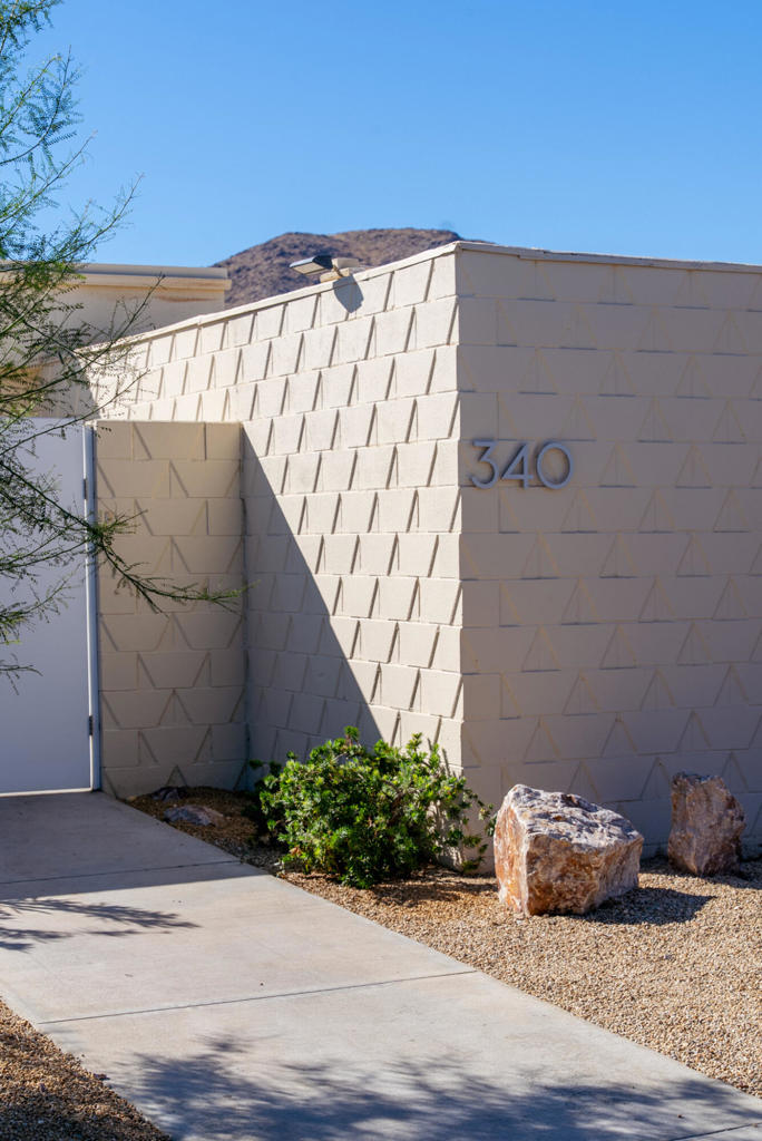 340 Desert Lakes Drive