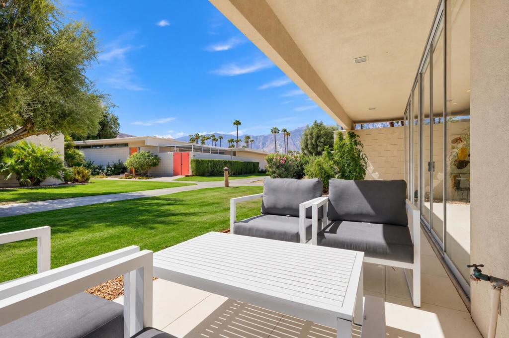 340 Desert Lakes Drive