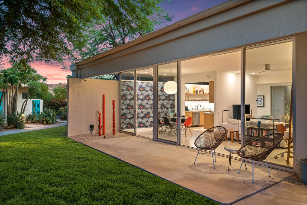 260 Desert Lakes Drive
