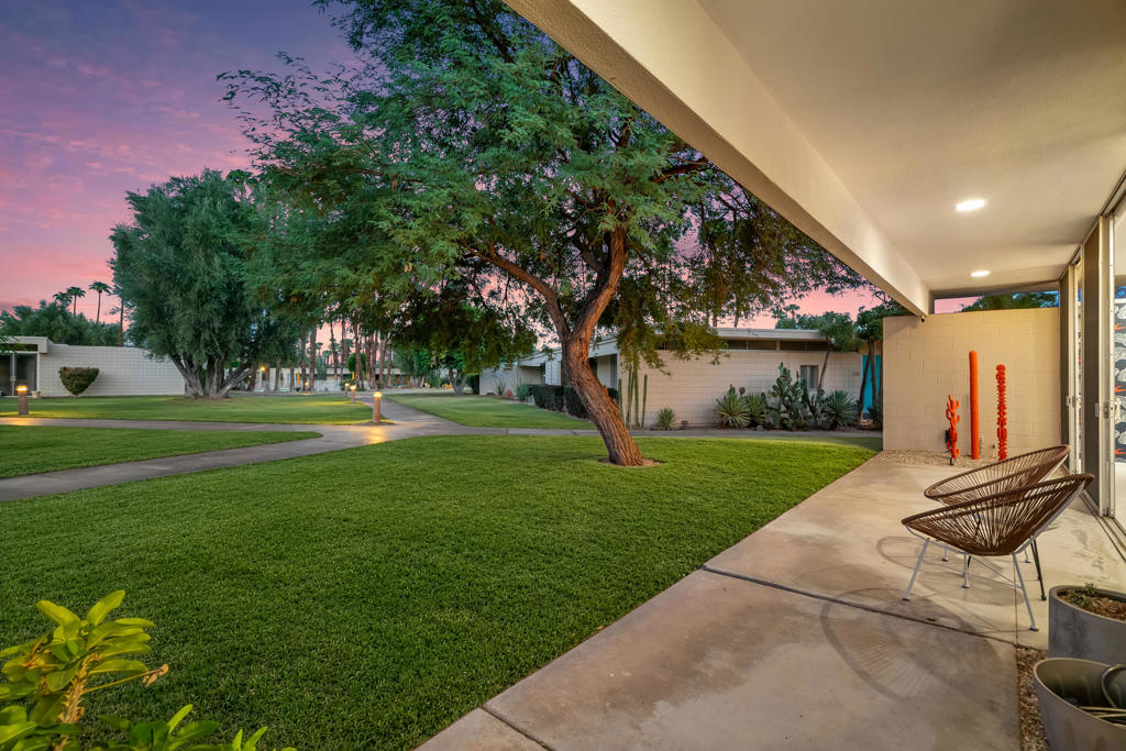 260 Desert Lakes Drive