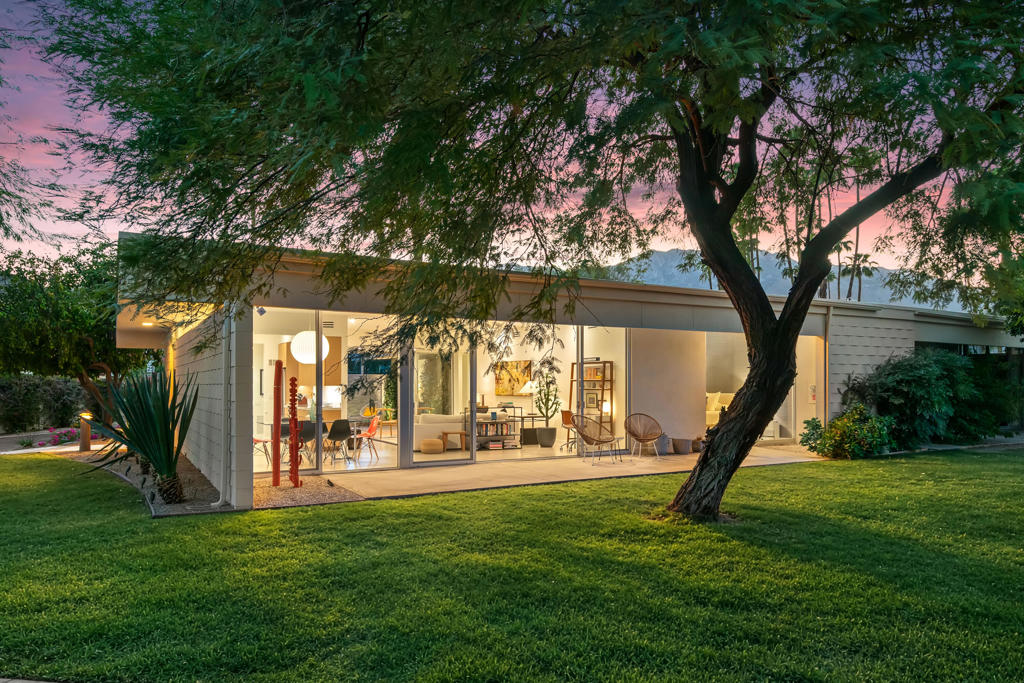 260 Desert Lakes Drive