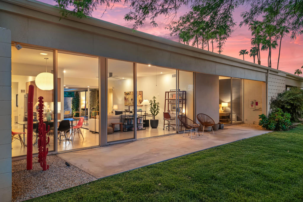 260 Desert Lakes Drive