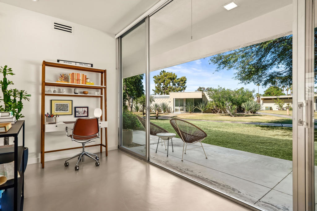 260 Desert Lakes Drive