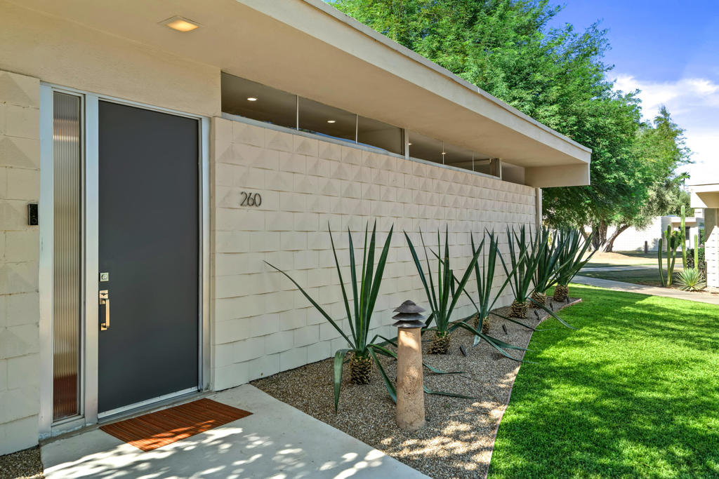 260 Desert Lakes Drive