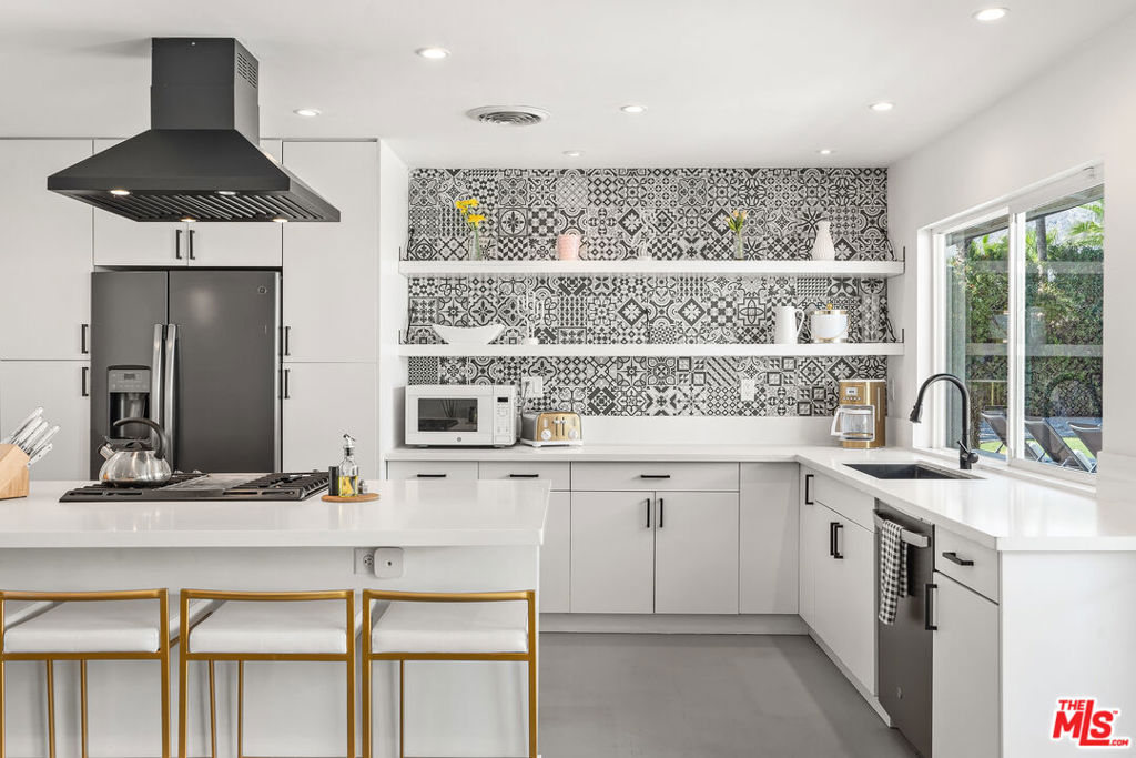 165 S Avenida Elenora