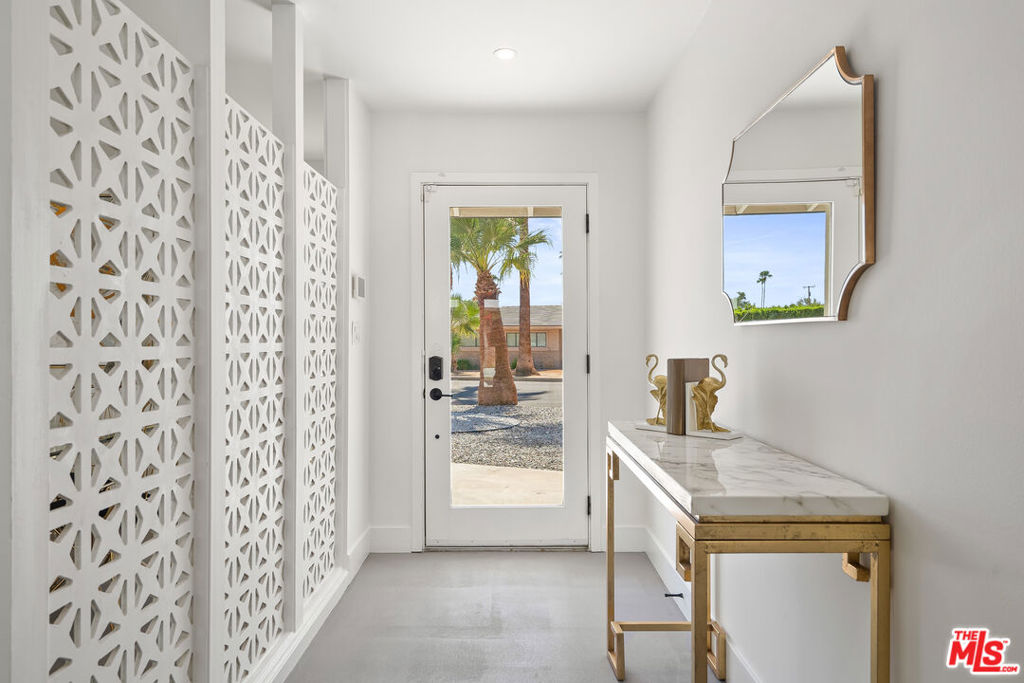 165 S Avenida Elenora