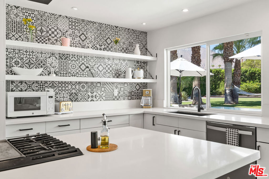 165 S Avenida Elenora